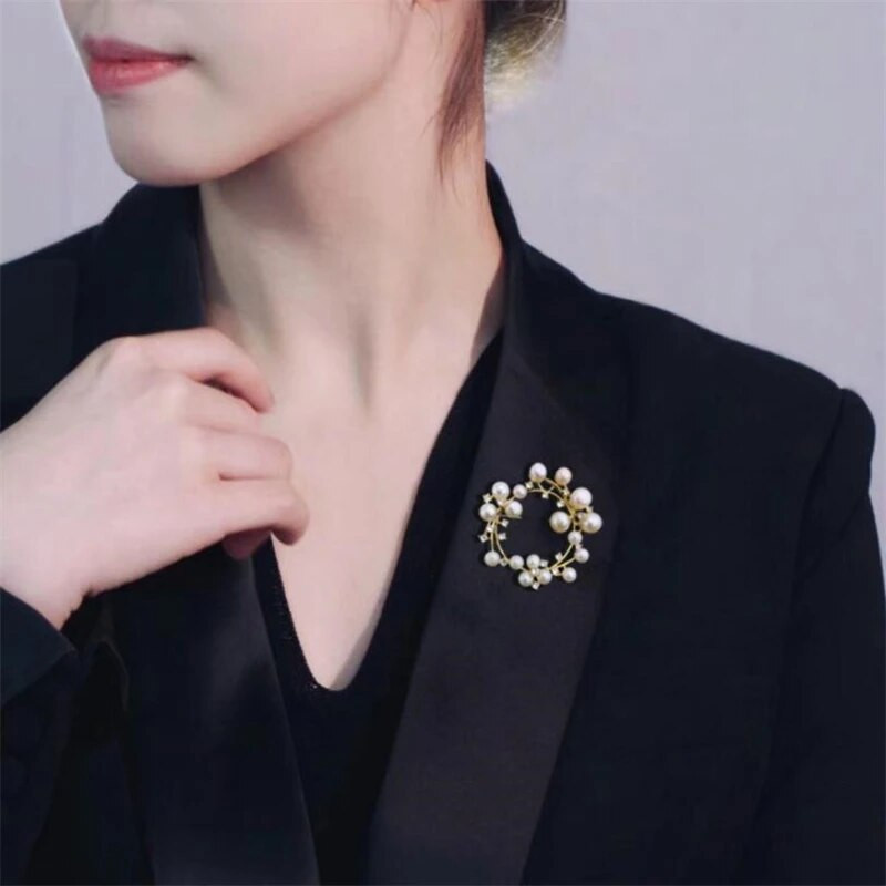 Didmeninė prekyba lydinio balto perlo krištoliniai krištoliniai kalėdiniai gėlių sagės segtukai moterims, merginoms, vestuviniai papuošalai, dovana