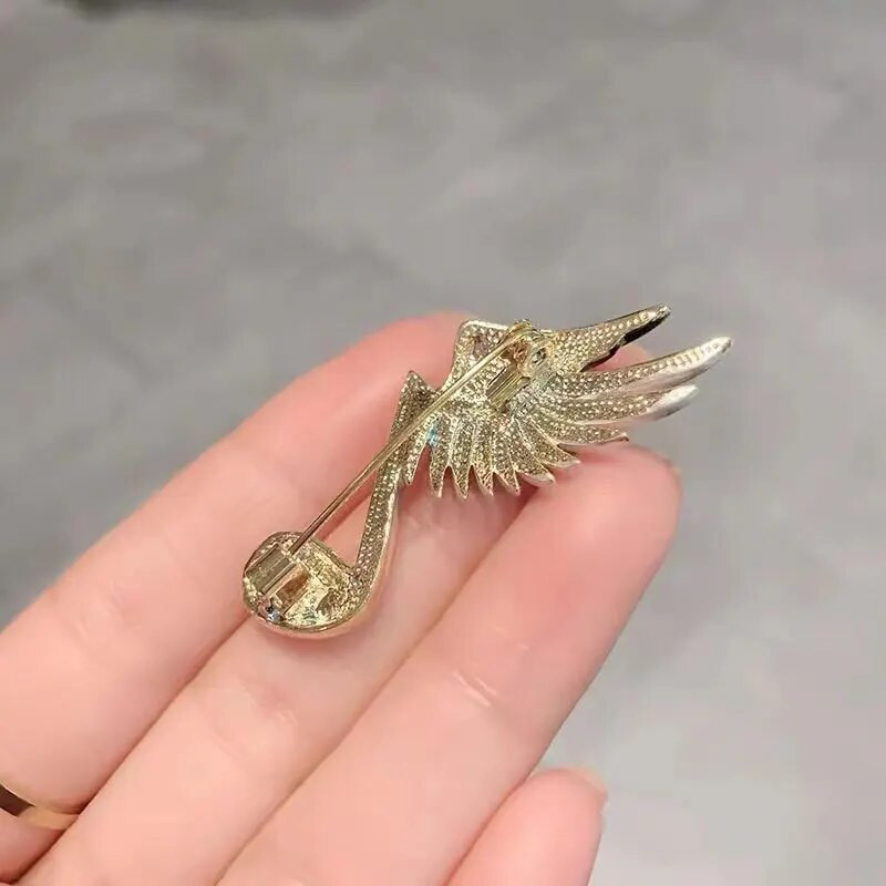 Uus Blue Angel Wing prossid Luksuslik ülikond reväär Rhinestone Note Pross naistele Ehted Peod Pulmarõivad Aksessuaarid