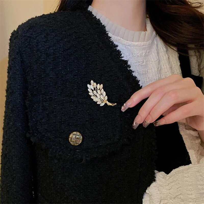 Ülikonnasärk Nisukõrvapärlitest pross Nõel Kristallkividest kullavärvi prossid naistele Taimsete ehete kimpude kaunistus