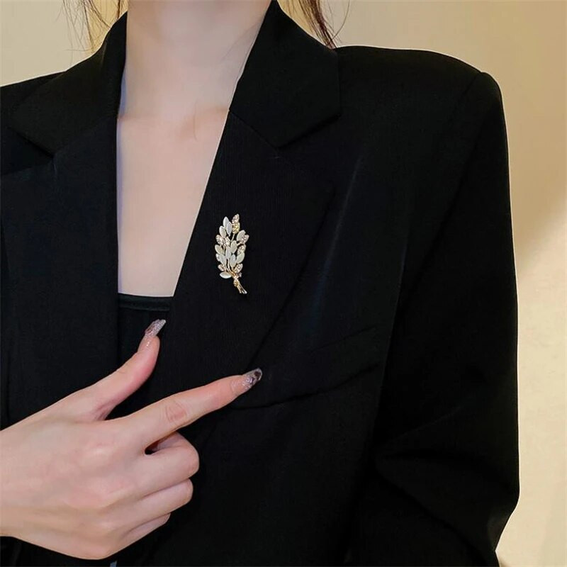 Ülikonnasärk Nisukõrvapärlitest pross Nõel Kristallkividest kullavärvi prossid naistele Taimsete ehete kimpude kaunistus