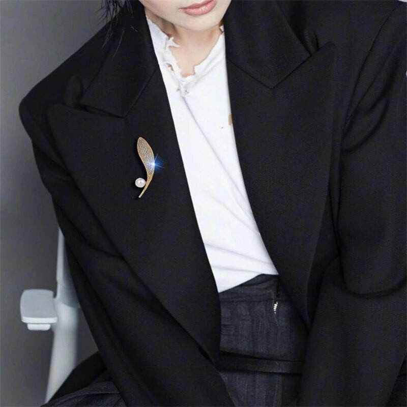 Zelta spalvu lapu piespraudes Vīriešu Sieviešu Apģērbu Aksesuāri Halovīni Anime Piespraudes Rotaslietas Spalvas Unisex Piespraudes Apkakles Piespraudes