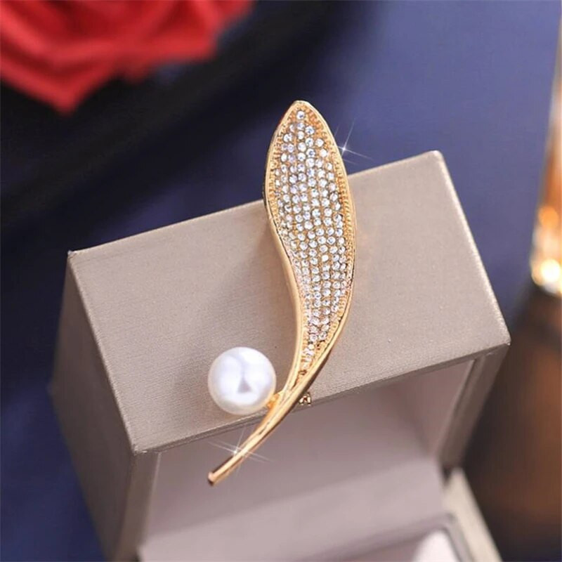 Zelta spalvu lapu piespraudes Vīriešu Sieviešu Apģērbu Aksesuāri Halovīni Anime Piespraudes Rotaslietas Spalvas Unisex Piespraudes Apkakles Piespraudes