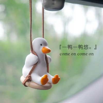 Anime Pink Swing Duck Automašīnas apdares kulons Mīlīgs Auto Atpakaļskata Spogulis piekārts Ornaments Sievietēm Automašīnas iekšpuses aksesuāri