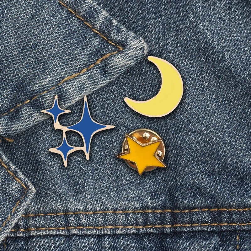 Armas pross Metallist emailnõel Multifilm Täht Kuu Revääri märgid Teksakott Dekoratiivsed riided Prossid Ehted Lapsed Sõbrad Kingitused