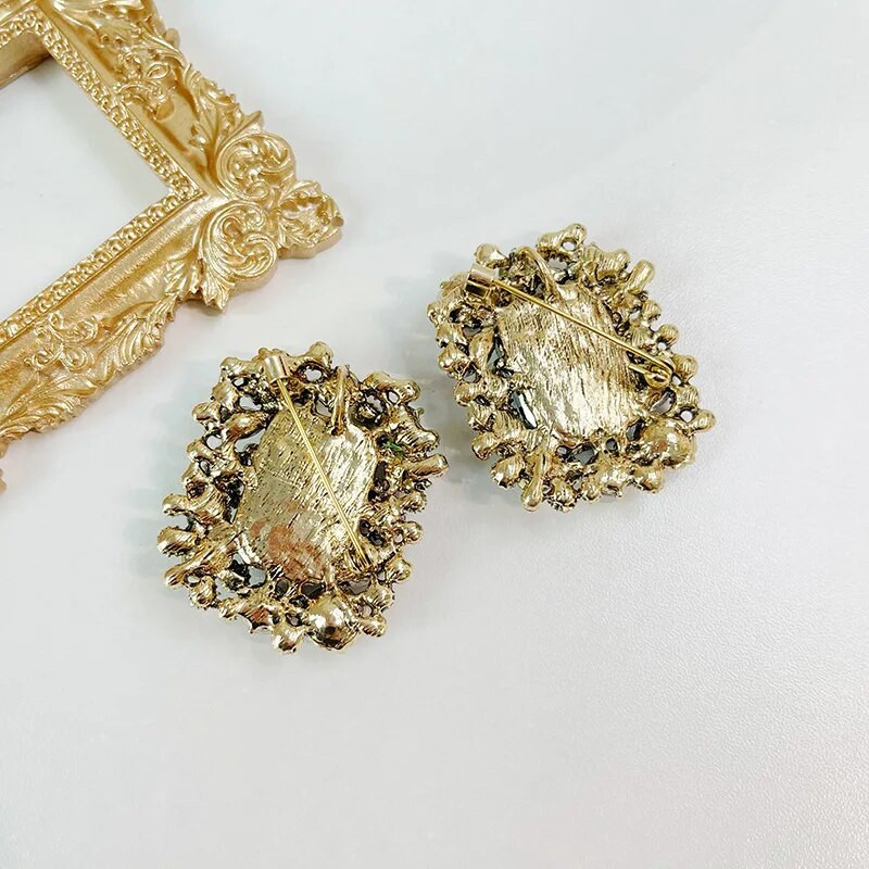 Ženski trendi klasični biserni kristalni kvadratni broš pribadača Luksuzni vintage značke sa vještačkim dijamantima Ženske retro igle za kaput Nakit Poklon