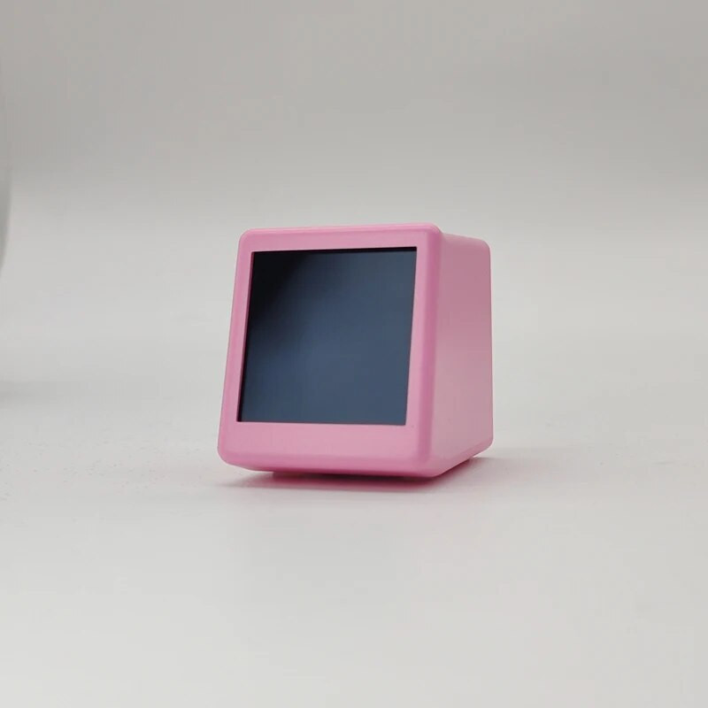 Pametni sat s WIFI meteorološkom stanicom MINI veličine za dekoraciju stolnog računala za igre. DIY slatke GIF animacije i funkcija elektroničkog albuma