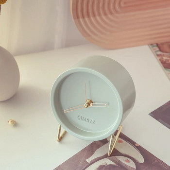 Настолен настолен настолен настолен часовник Nordic Ins Style Creative Office Home Decoration Нощно украшение за всекидневна Студентски метални часовници