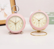 Avaleht Elutoa sisustus Põhjamaade äratuskell elektrooniline multifilm Retro vaigistatud lauakellad lauaarvuti kaunistused kaunistused öövalgus