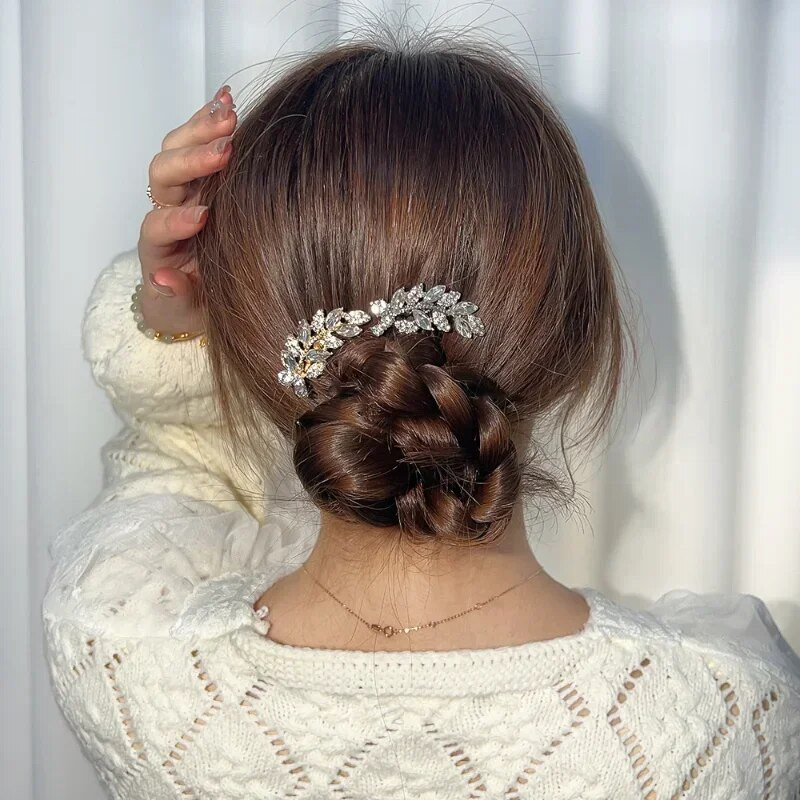 Kuum müük hõbedase värvi tiaara juuksekammid naistele pruudi kristallist peaehe Pulmapea aksessuaarid Pruudi moeehted