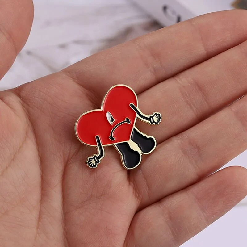 Animacinis filmas raudonas meilės emalis sagė širdies formos lėlė Juokingi lydinio segtukai Ženkliukas Saldus papuošalas dovana draugams