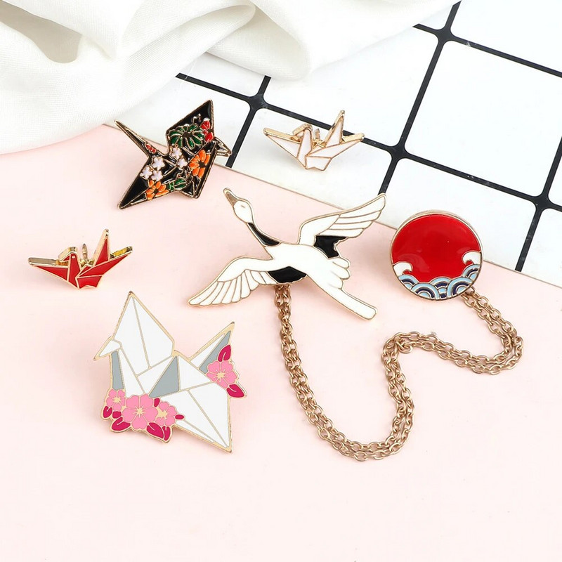 Armsad Hiina stiilis emailnõelad Lucky paberist kraana prossid naistele Sõbrad Mood Loomamärk Seljakott Revääriti Ehted Kingitus