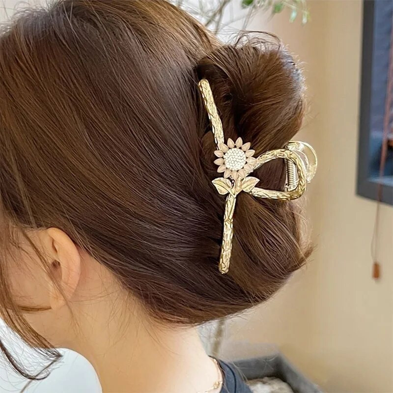 Peen metsa luksuslik päevalillelehtede tekstuuriga hai klamber Retroklambriga tagumine juukseklamber Isikupärastatud juukseaksessuaarid 2021