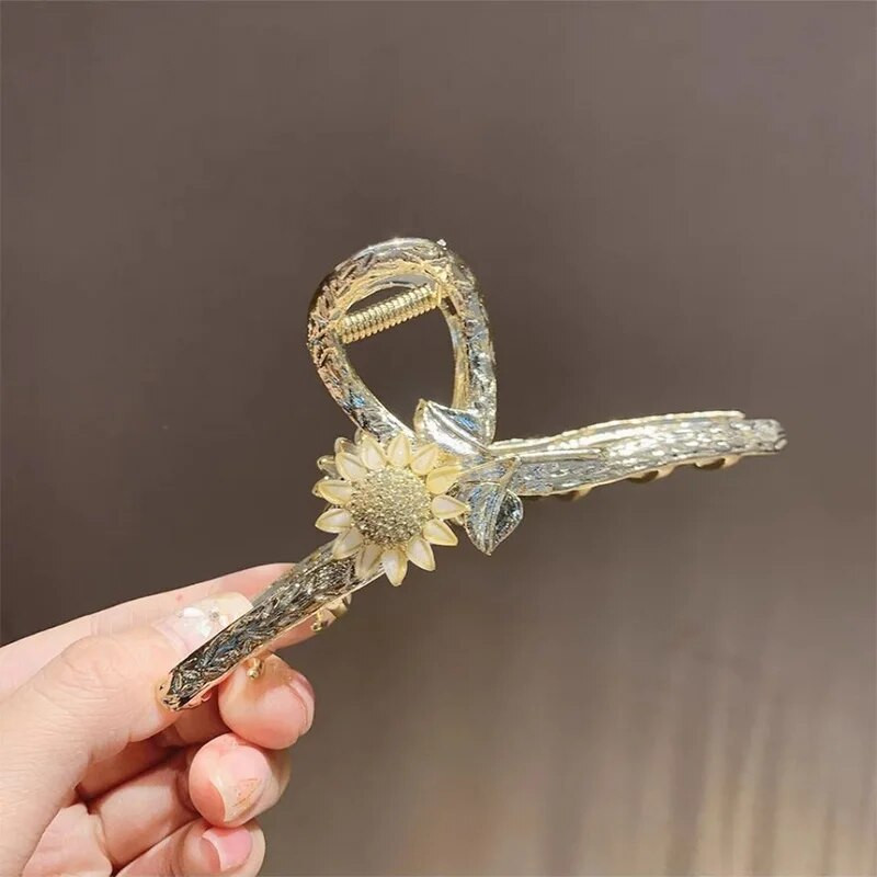 Peen metsa luksuslik päevalillelehtede tekstuuriga hai klamber Retroklambriga tagumine juukseklamber Isikupärastatud juukseaksessuaarid 2021