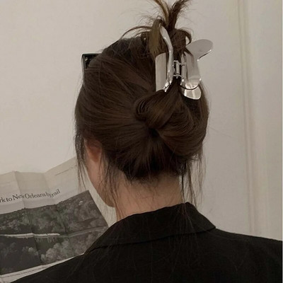 2022. aasta punk metallist juukseklambri nišš disain, metallist tuule tunnetus, suur haardeklamber Sense of Light Luksuslik hai klamber