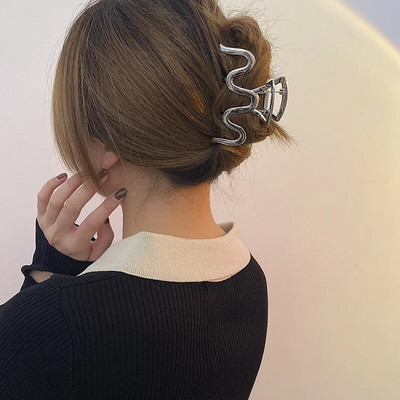 2022. aasta punk metallist juukseklambri nišš disain, metallist tuule tunnetus, suur haardeklamber Sense of Light Luksuslik hai klamber