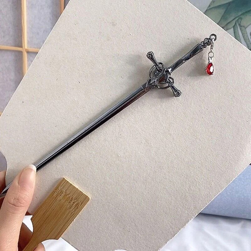 2023 m. vintage punk kinų kardas, rubino pakabukas, plaukų segtukas, skirtas moterims Madingos asmenybės metaliniai kutais plaukų segtukų priedai