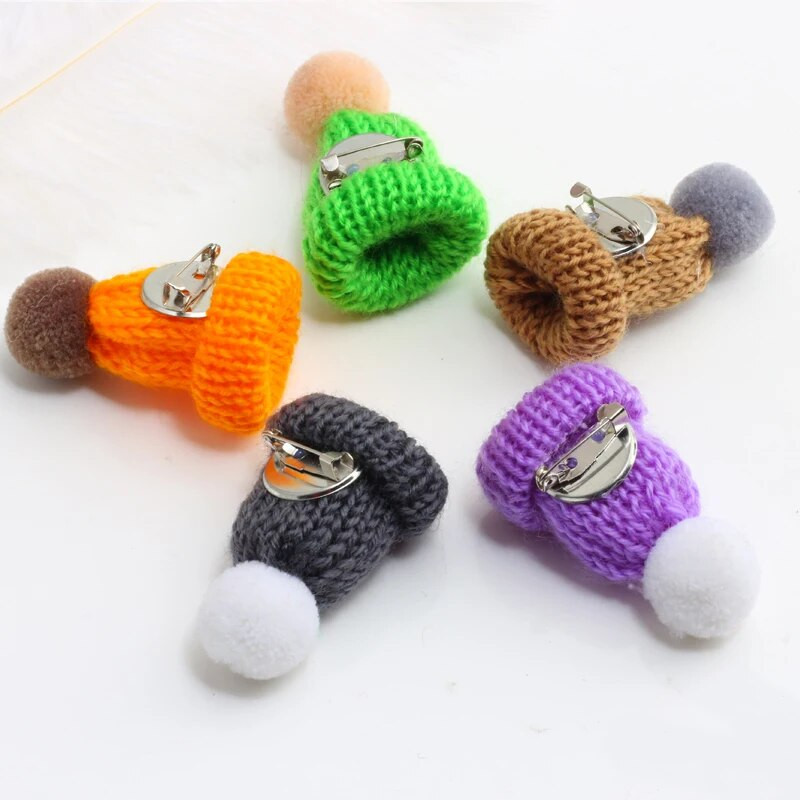 25 värvi Mini Armsad Mütsid Pins Värviline Kootud Müts Pross Juuksepall Kaunista Mantel Riidest Riidemärk Ehted Kingitus jõuludeks uusaasta