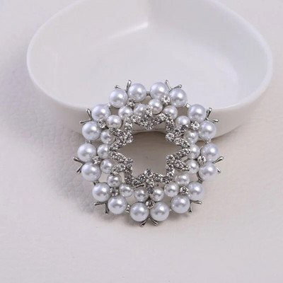 Dmari Γυναικεία καρφίτσα Πανέμορφη καρφίτσα πέτο Vintage στεφάνι Μεγάλο μαργαριτάρι πεσμένα φύλλα σήμα Αξεσουάρ για ρούχα Πολυτελή κοσμήματα