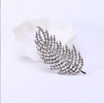 Dmari naiste pross Luksuslike aksessuaaride jaoks Riietus Klassikaline emailiga sulgedega revääriti Korea stiilis ehted