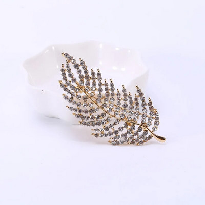 Dmari naiste pross Luksuslike aksessuaaride jaoks Riietus Klassikaline emailiga sulgedega revääriti Korea stiilis ehted