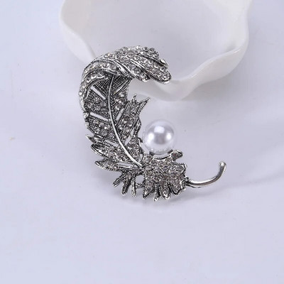 Dmari naiste pross Luksuslike aksessuaaride jaoks Riietus Klassikaline emailiga sulgedega revääriti Korea stiilis ehted