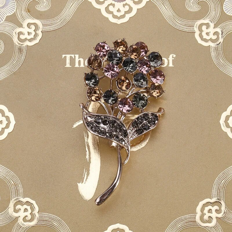 Dmari naiste pross Luksuslike aksessuaaride jaoks Riietus Klassikaline emailiga sulgedega revääriti Korea stiilis ehted