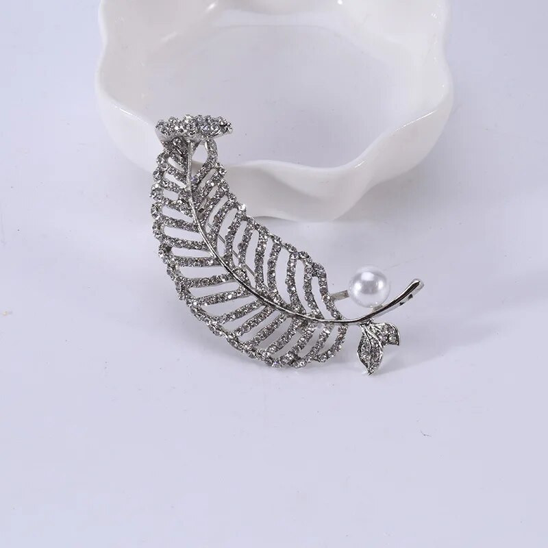 Dmari naiste pross Luksuslike aksessuaaride jaoks Riietus Klassikaline emailiga sulgedega revääriti Korea stiilis ehted