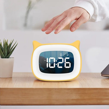 Акумулаторен цифров будилник Нощна светлина Сензорна дрямка Винаги включен дисплей Настолен настолен часовник 12/24H Двойна аларма Музикален LED часовник