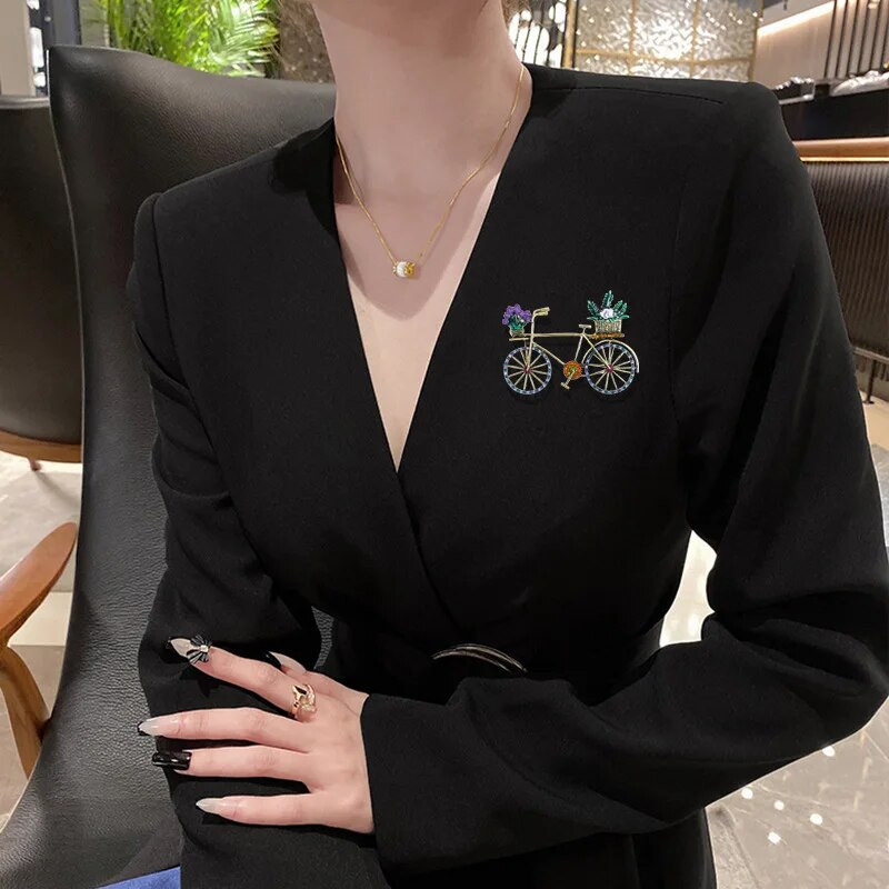 Rhinestone jalgrattapross Mood suvine jalgrattanõel emailiga ehted 2 värvi Saadaval kvaliteetsed rõivatarvikud