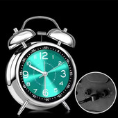 Vanaaegne metallist äratuskell õpilaste helendav vaigistatud loominguline lihtne öökapp, tiksuv valju ja valgusega laetav kell