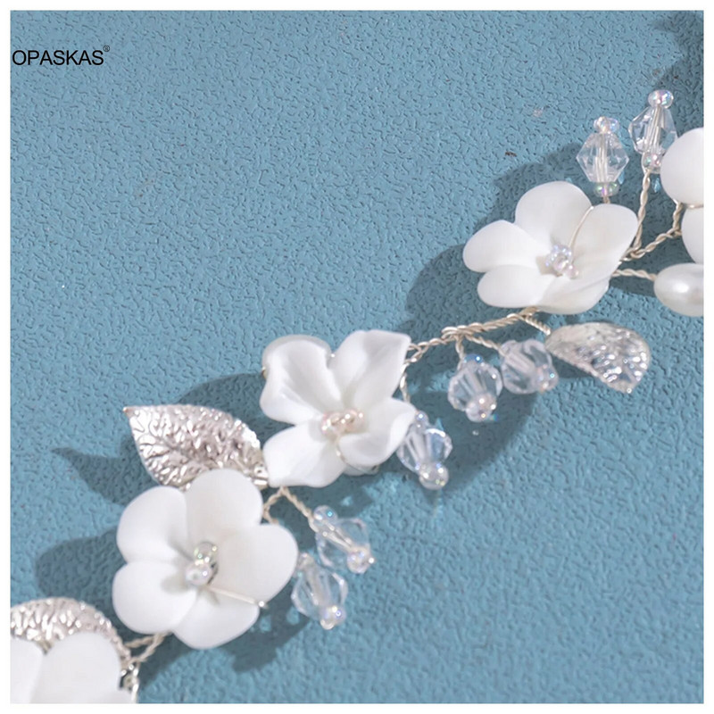 Λευκή φλοράλ λουλουδάτη χτένισμα γάμου Αξεσουάρ για μαλλιά Νυφική τιάρες για γυναίκες Πέρλες κρύσταλλο κορδόνι για μαλλιά Μοντέρνα κοσμήματα Novia 2023