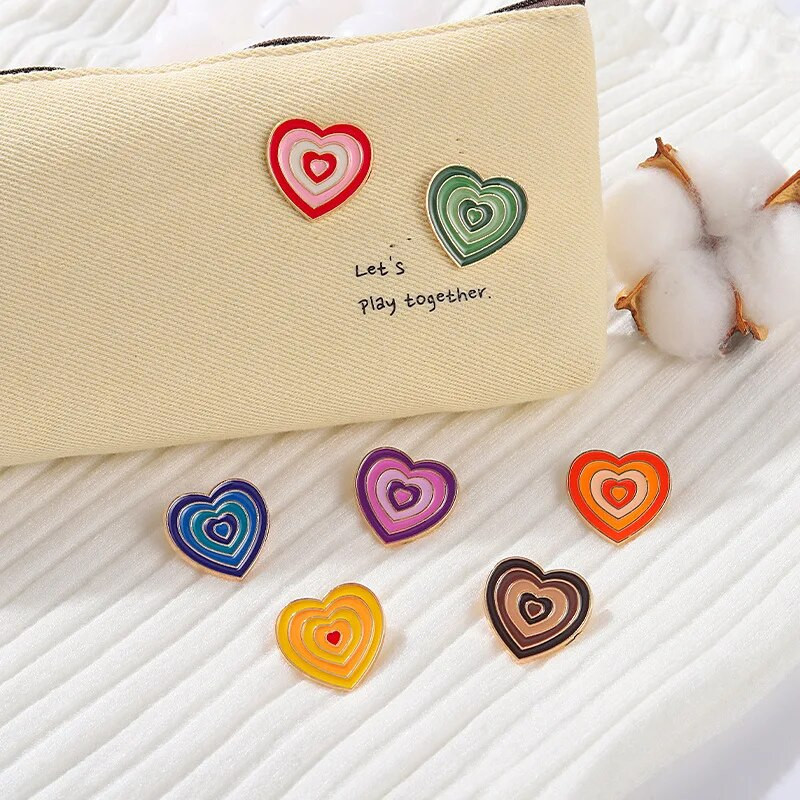 Vikerkaarevärvi südameemailnõelad Kollane punane oranž lilla pross reväär Märgikott Moeehted kingitus sõbrale