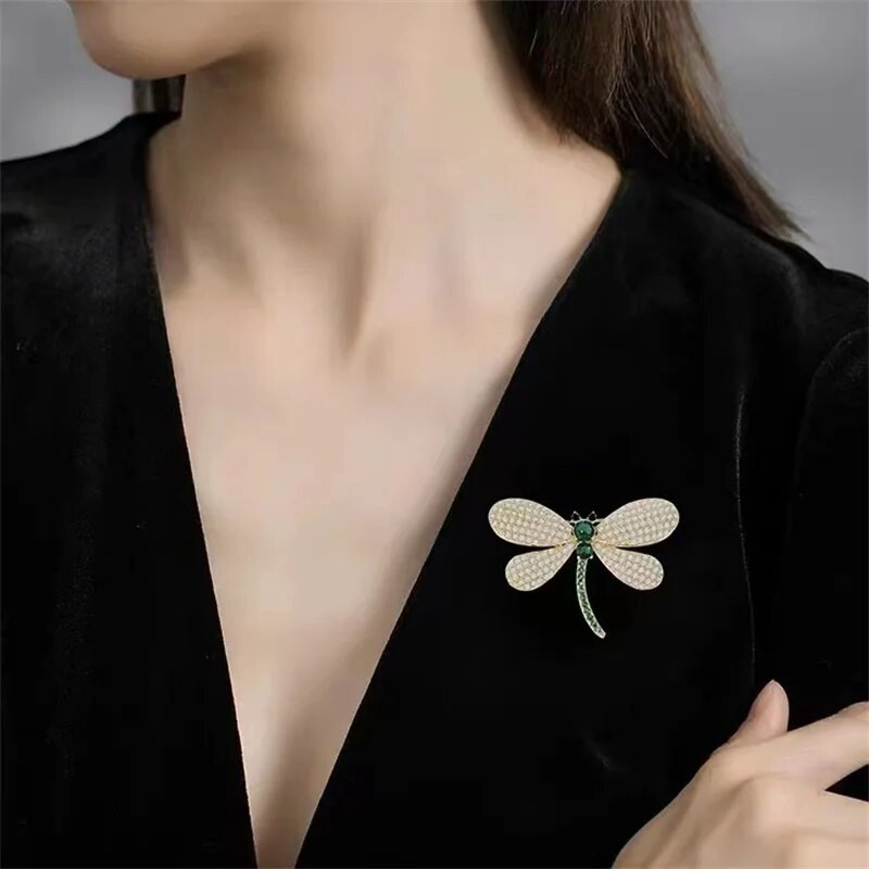 Moodne, elegantne ja kõrgekvaliteediline smaragdputukate pross Mõõna Peen mitmekülgne nutikas Dragonfly libisemisvastane rõivanõel