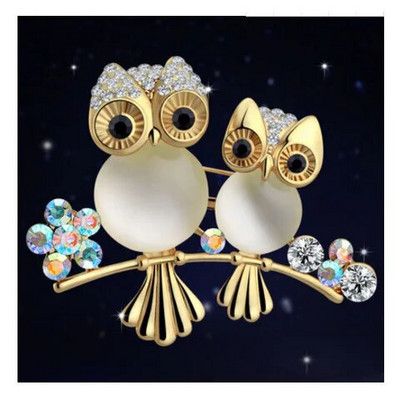 Elegantsed kristallist prossid on viie erineva stiili ja värviga, sealhulgas luige ja kimp, mis muudab need ideaalselt igapäevaseks kandmiseks