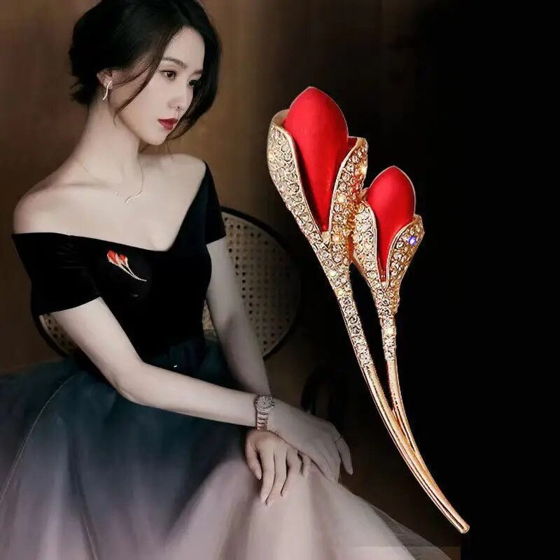 Elegantsed kristallist prossid on viie erineva stiili ja värviga, sealhulgas luige ja kimp, mis muudab need ideaalselt igapäevaseks kandmiseks