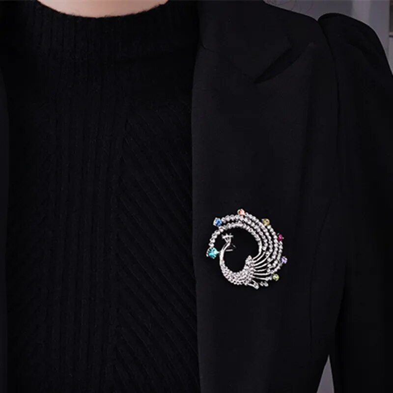 2023. aasta uued naissoost paabulind kivist prossid moevärvilised prossid meeste märgid loomad pross kristallist prossid nööpnõelad