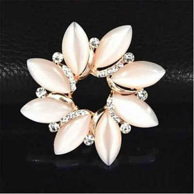 Lilledega pross imiteeritud pärlite taimestikust nööpnõel Kristallkividest prossid nööpnõelad naistele pulmakimbud peoehted korsaaž kingitused