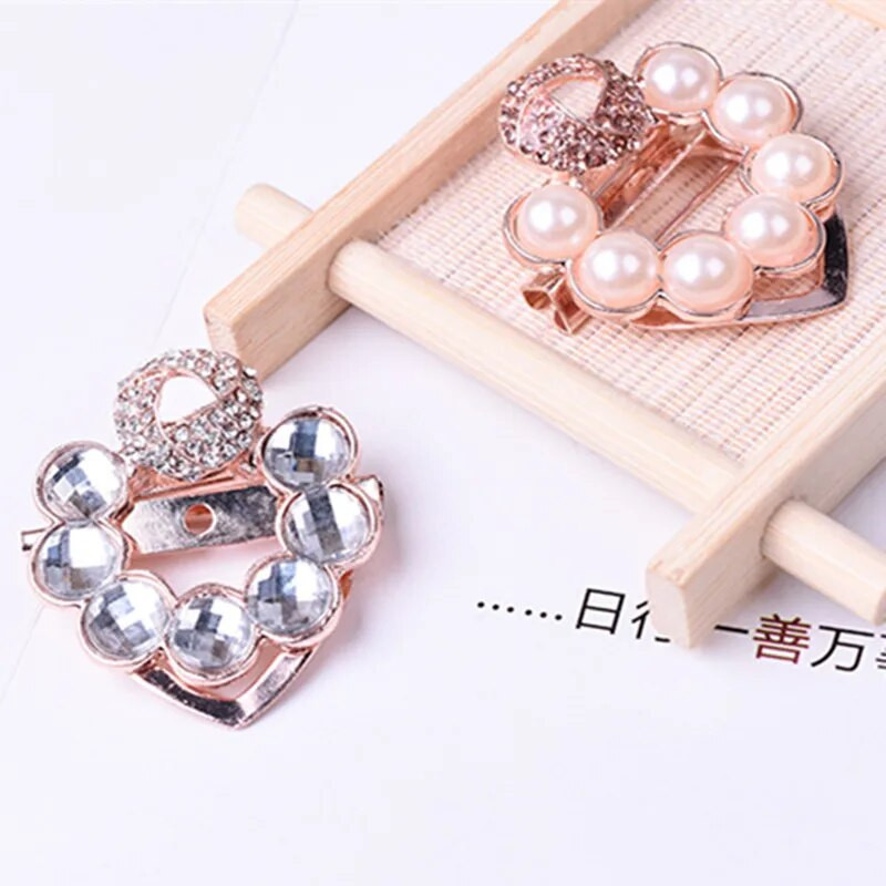 Karštai parduokite dvigubos paskirties širdies krištolinio akmens sagę Prabangiai imituoti perlų krištoliniai hidžabo segtukai Šalikai sagčių priedai Dovanų segtukai