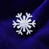 Uus saabumine Crystal Snowflake Prossid Naistele Meestele Talvelilled Pross Pins Pidulikud Kingitused Ehted Pulmapeo kaunistused