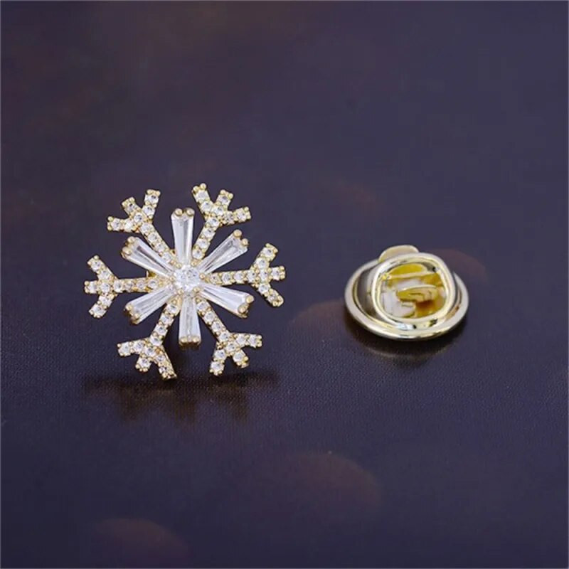 Uus saabumine Crystal Snowflake Prossid Naistele Meestele Talvelilled Pross Pins Pidulikud Kingitused Ehted Pulmapeo kaunistused