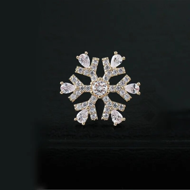 Uus saabumine Crystal Snowflake Prossid Naistele Meestele Talvelilled Pross Pins Pidulikud Kingitused Ehted Pulmapeo kaunistused