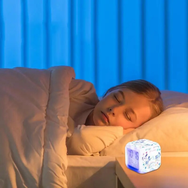 Animaciniai filmukai Vaikų žadintuvai Vaikų žadintuvai Kelių spalvų besikeičiantys LED naktiniai laikrodžiai Kambario apdaila berniukams ir mergaitėms