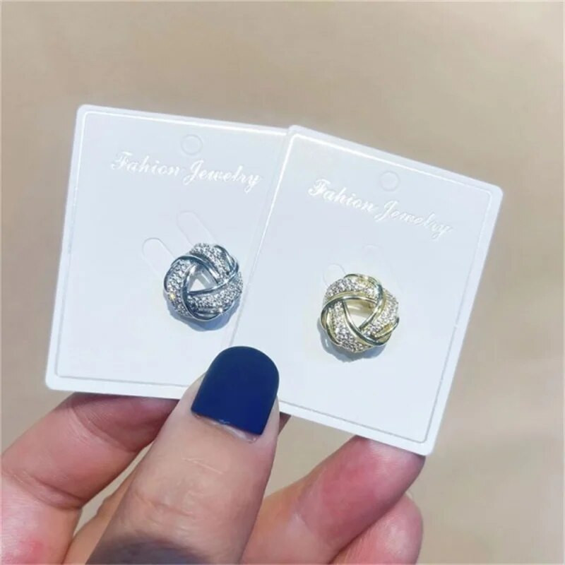 Armsad kristallist prossid Väikeste lehtedega pross naistele Metallist peegeldusvastane reväärinõel Fikseeritud riidenõelad Mantlirõivaste aksessuaarid