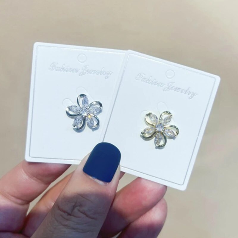 Slatki mali kristalni broš Novi cvjetni broševi protiv odsjaja za žene Fiksirana odjeća Pulover Kaput Značke Igle Dodaci