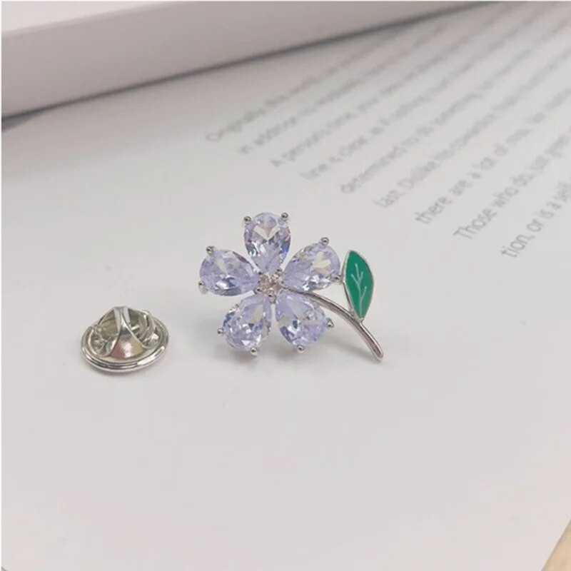 Slatki mali kristalni broš Novi cvjetni broševi protiv odsjaja za žene Fiksirana odjeća Pulover Kaput Značke Igle Dodaci