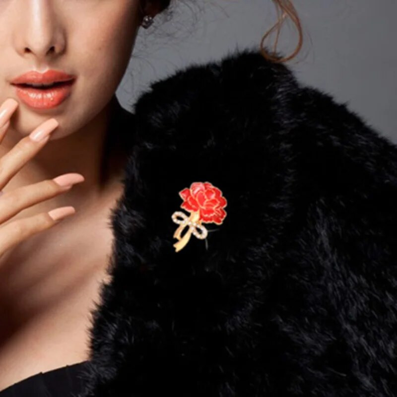 Jaunas neļķu saktas, sarkanu ziedu saktas sievietei, kristāla tauriņa atloka piespraudes Kāzu ballītes nozīmīte Rotaslietas Mātes dzimšanas dienas dāvana