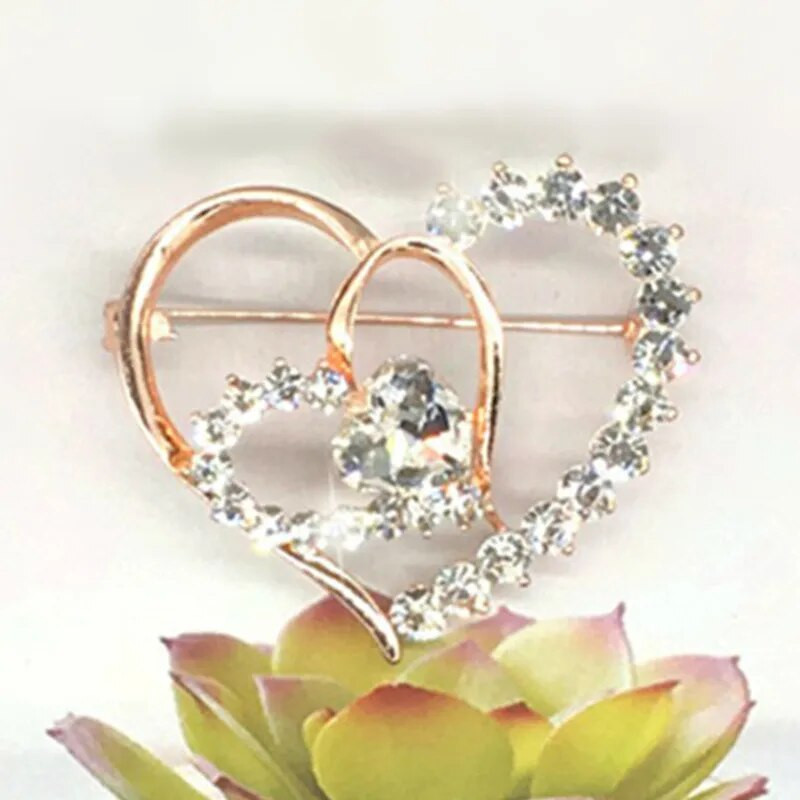 Broš u obliku srca Crveni kristalni broševi za žene Odjevni dodaci Ljubavni broševi Igle Metalni modni nakit Poklon Veleprodaja