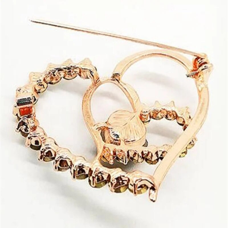 Broš u obliku srca Crveni kristalni broševi za žene Odjevni dodaci Ljubavni broševi Igle Metalni modni nakit Poklon Veleprodaja