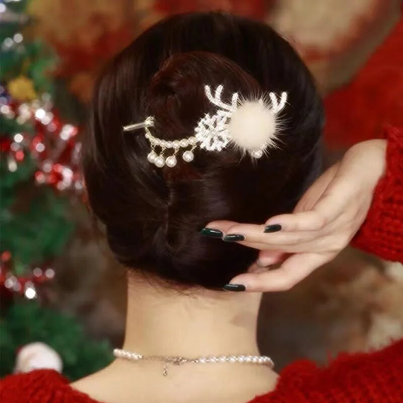 Ziemassvētku briežu ragi, sniegpārslas, savīti, moderni cirtaini matu sprādzes nagi