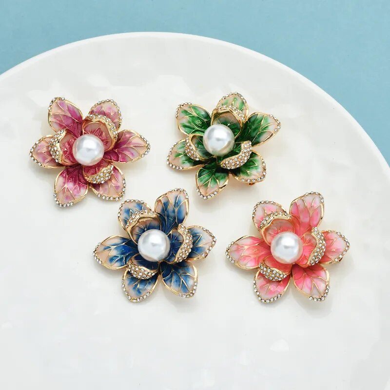 Wuli&baby Pearl Emailiga lilleprossid naistele Unisex 4-värvilised kaunid lillepeo kontoriprossid kingitused